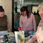 Accent Social entrega más de dos cientos libros contra la soledad entre personas usuarias del SAD por Sant Jordi