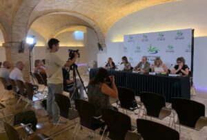 Accent Social y el Consejo Comarcal del Garraf impulsan la movilidad sostenible en el SAD con una flota de vehículos híbridos para las profesionales 3