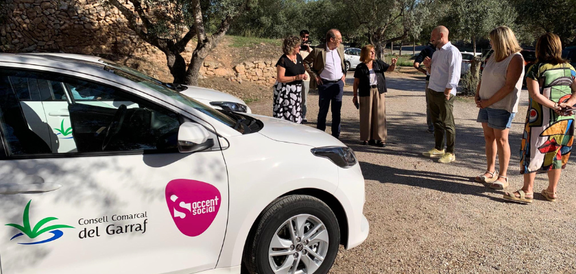 Accent Social y el Consejo Comarcal del Garraf impulsan la movilidad sostenible en el SAD con una flota de vehículos híbridos para las profesionales